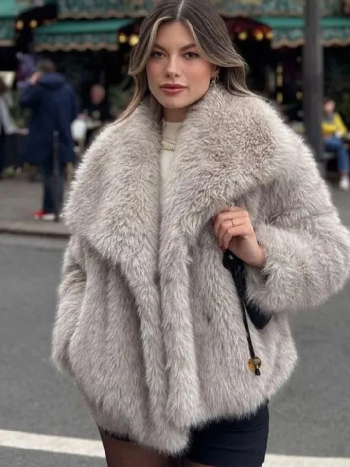 Mara - Luxurious Faux Fur Coat