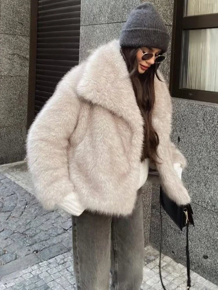 Mara - Luxurious Faux Fur Coat