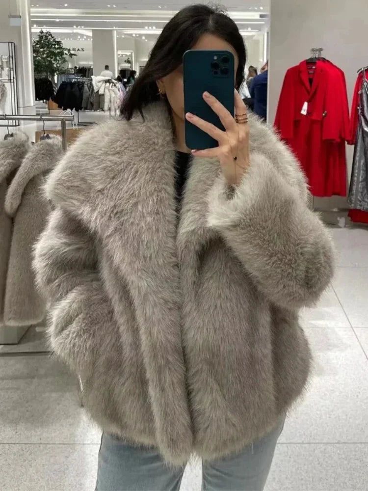 Mara - Luxurious Faux Fur Coat