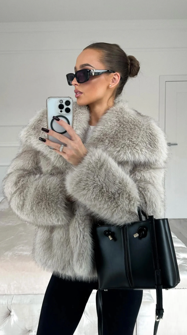 Mara - Luxurious Faux Fur Coat