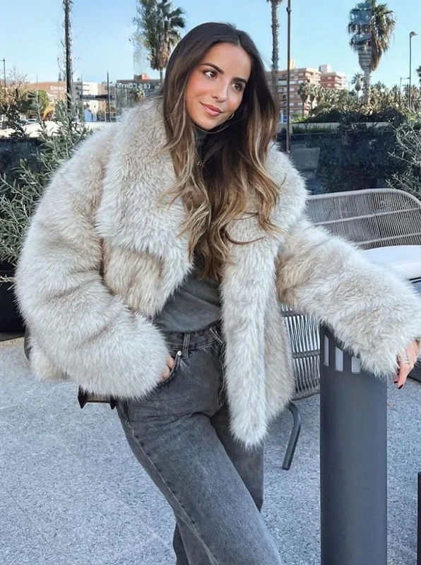 Mara - Luxurious Faux Fur Coat